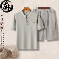 浅灰上衣＋浅灰短裤