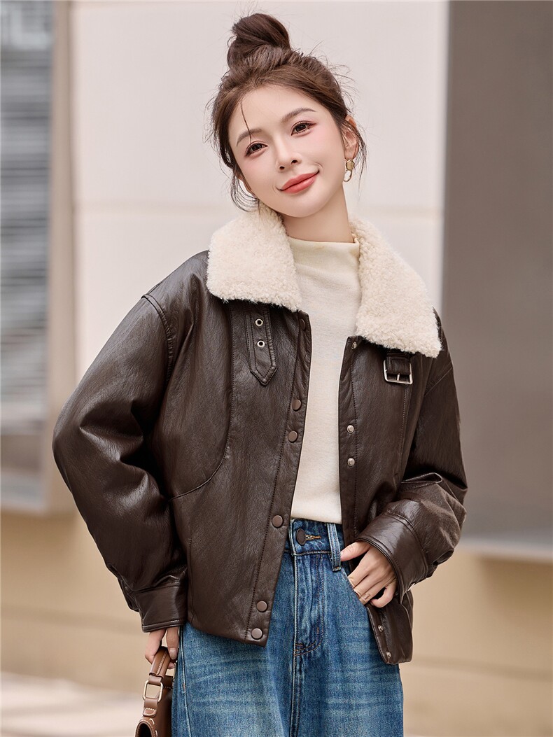 2025年冬季新款仿羊羔毛大毛领拼接蛋白皮时尚皮羽绒服外套女,女装羽绒服,奕薇雅