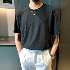 黑色