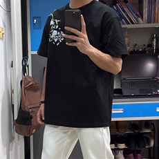 黑色
