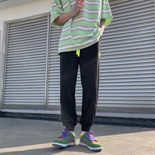 黑色