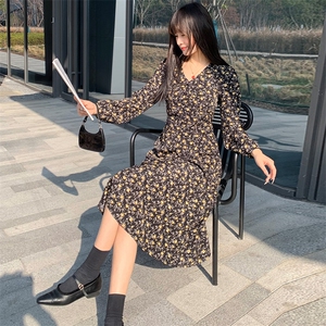 现货2024年春季新女时尚气质优雅显瘦碎花网红连衣裙图片