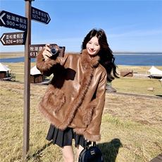 慵懒风仿狐狸毛条麂皮羽绒服女冬季2025新款棕色高级感白鸭绒外套，女装羽绒服，2D078