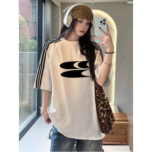 抖音得物品质二开240克宽松纯棉美式潮牌印花三条杠中性风短袖T恤图片