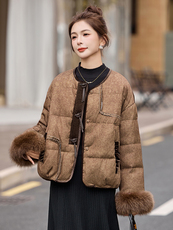 现货，现货2025年冬季新中式真狐狸毛羽绒短款，女装羽绒服，艾仟回(原伊仟回)