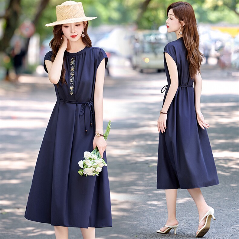 2025夏新款时尚高级感气质优雅女神范中长款收腰系带无袖连衣裙女，女装连衣裙，恋慕依尚