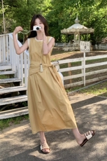 清冷感黄色无袖背心连衣裙女2025夏季新款韩系度假风收腰显瘦长裙，女装连衣裙，2C159