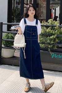 洋气减龄牛仔背带裙女2025夏季新款百搭直筒宽松薄款吊带连衣裙子图片