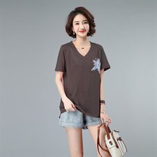 2021新款大码女装V领印花T恤宽松显瘦舒适上衣，女装大码女装，秋牧寒烟