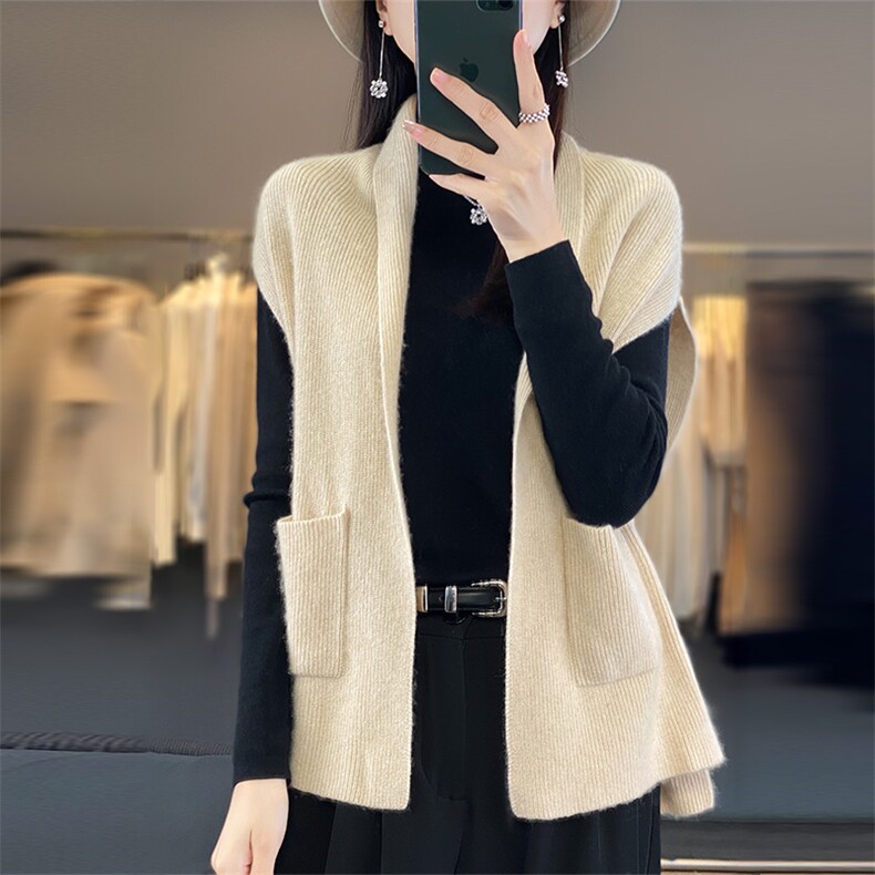 2025年秋季新款百搭两侧带扣子带兜羊毛马甲，女装羊毛衫，丽特绒