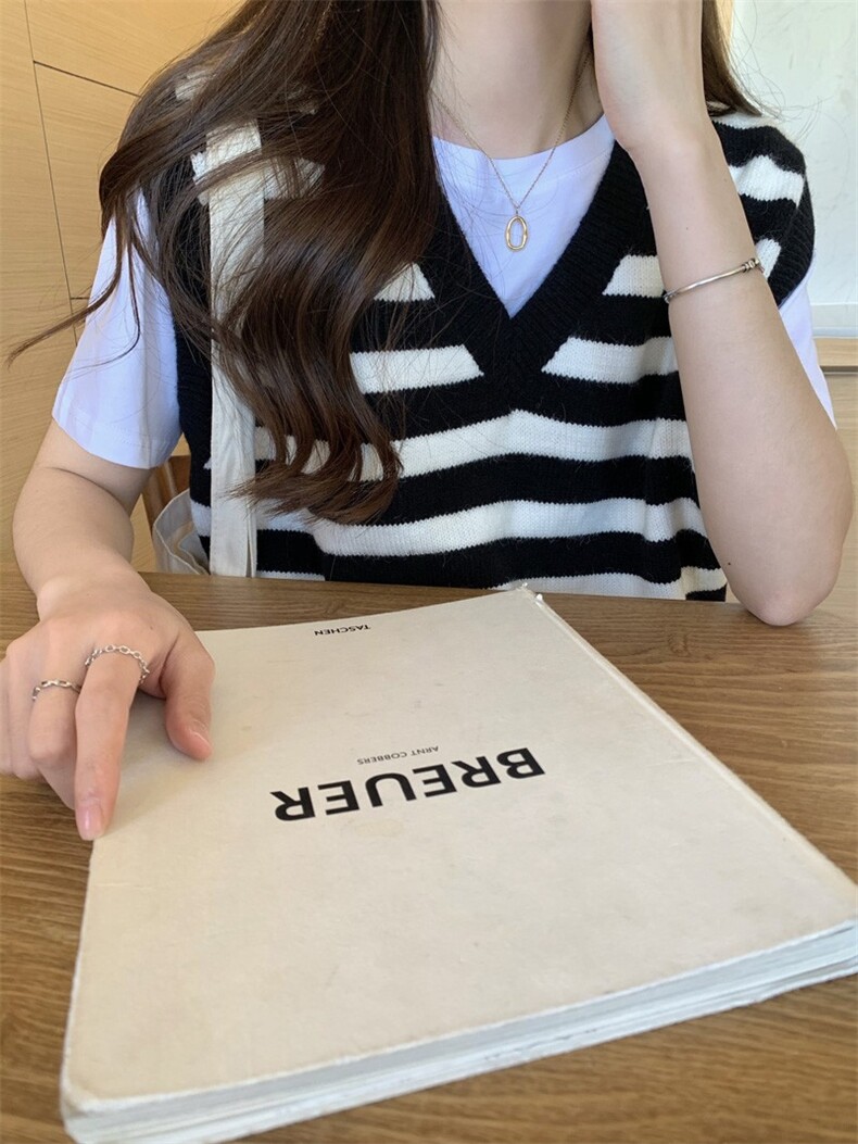时尚百搭女士秋冬马甲黑白条纹V领针织背心休闲显瘦无袖外套,女装马甲,洁纯羊绒