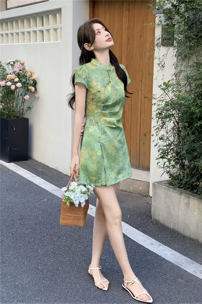 新中式立领印花连衣裙女2026夏季新款盘扣气质显瘦改良旗袍裙,女装套装/套裙,丽影随形