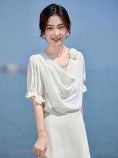 2025年夏季时尚气质V领立体花百搭减龄上衣，女装衬衫，火爆靓佳人