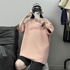 粉红色