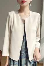 25年春夏西装外套女圆领气质小个子醋酸短款绿色休闲西服开衫上衣，女装西装，圣丽羊绒