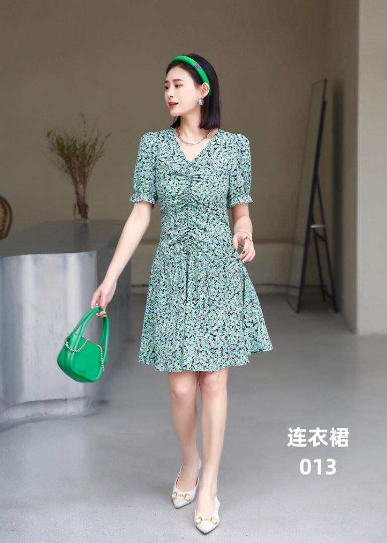 碎花连衣裙，女装连衣裙，依佰思特