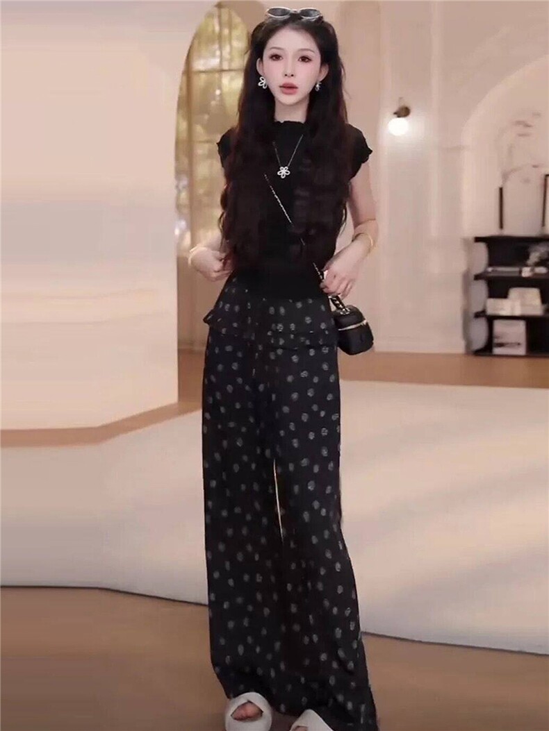 高级感时尚套装女夏新款黑色收腰短袖花朵印花木耳边屁帘裤两件套,女装套装/套裙,江南