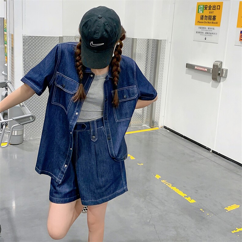 深蓝色休闲牛仔套装女2024夏新款宽松短袖衬衫高腰阔腿短裤两件套图片