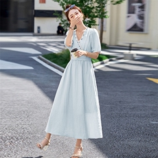 粉色度假风亮片V领连衣裙女2025夏新款收腰显瘦别致漂亮气质长裙，女装毛呢外套，英标秀（1C119）