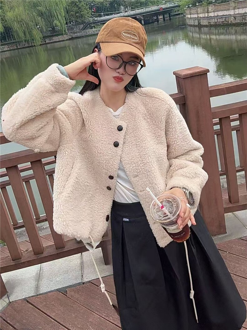 羊剪绒大衣女短款颗粒羊羔毛皮毛一体外套2025冬新款皮草圆领上衣,女装羊羔毛/颗粒绒,秀美人生