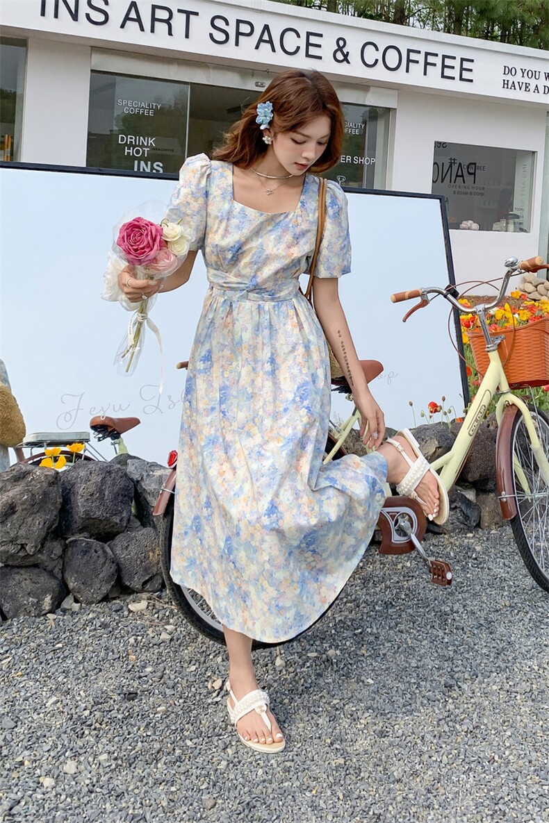 法式温柔风蓝色碎花连衣裙女夏高级感气质收腰泡泡袖仙女初恋长裙,女装连衣裙,2D045