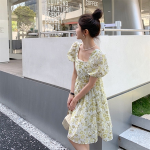 法式方领碎花连衣裙女雪纺中短款夏2025流行气质收腰泡泡袖裙子图片