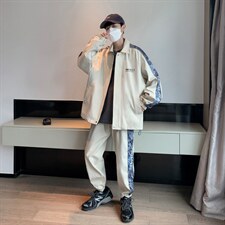 黑色
