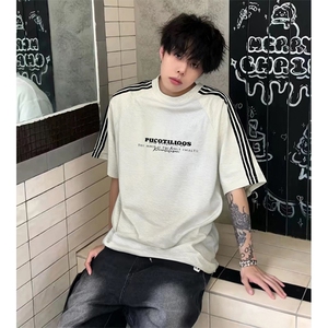 抖音得物品质二开240克宽松纯棉美式潮牌印花三条杠中性风短袖T恤图片