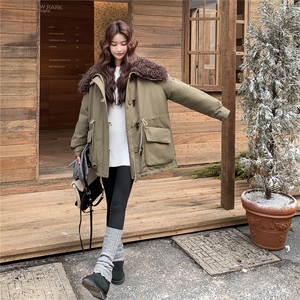 羊羔毛大翻领派克服女2025冬白鸭绒韩版宽松加厚保暖牛角扣羽绒服图片