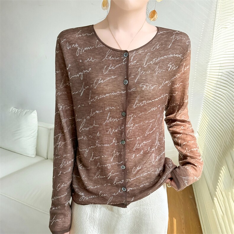 2025春夏新款圆领系扣水溶字母开衫女纯羊毛轻薄透气外套减龄时尚，女装羊毛衫，诚赞羊绒
