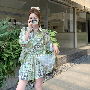 绿色防晒轻薄碎花衬衫短裤套装女2025夏季新款百搭印花衬衣两件套图片