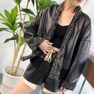 2022新款立领碎花丝巾PU皮外套图片