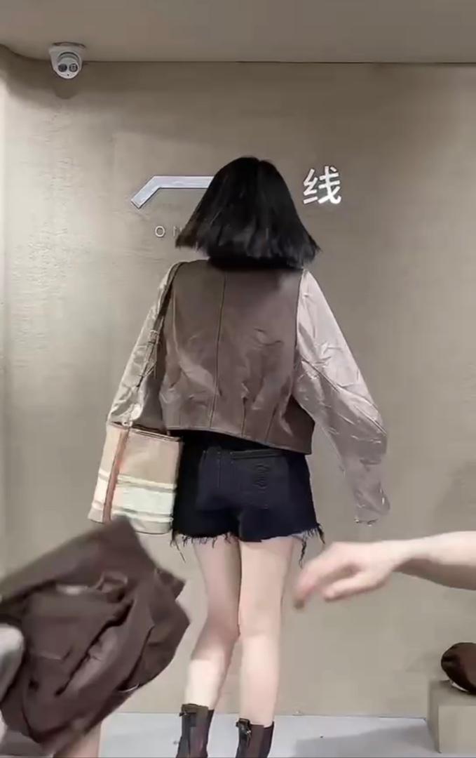 2022年春季新款欧货时尚拼间款短款皮衣外套,女装皮衣,L·H·X