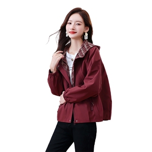 巨好看的早秋风衣女2025新款小个子秋季大码休闲连帽百搭夹克外套图片
