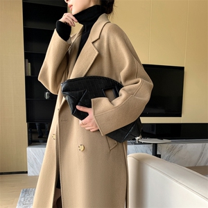 时尚百搭女士羊毛大衣黑色简约设计显瘦修身保暖外套图片