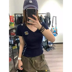 H0835-P35原版做法+刺绣款修身正肩V领短袖T恤女图片