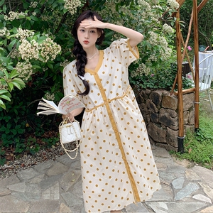休闲显瘦收腰波点连衣裙女2025夏季新款法式温柔风甜美减龄长裙子图片