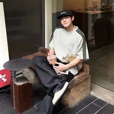 抖音得物品质二开240克宽松纯棉美式潮牌印花三条杠中性风短袖T恤，男装T恤，电商A486-1