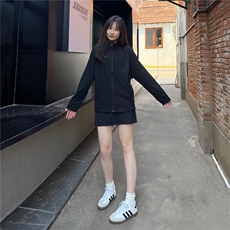 黑色