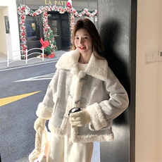 粉色学院风牛角扣保暖外套女2025冬季新款时尚减龄皮毛一体棉服，女装毛呢外套，帛香坊
