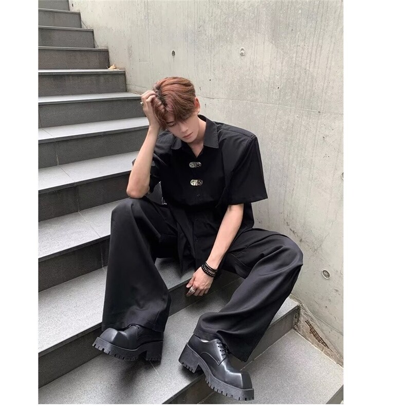 黑色小众金属扣垫肩设计感短袖T恤男夏轻熟风简约高级开衫白衬衫,男装衬衫,星座506A