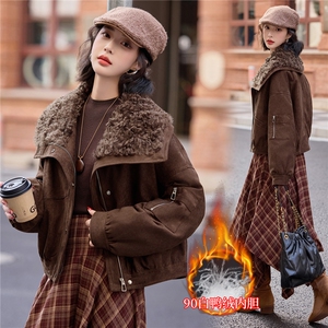 现货羽绒服外套女2025年冬季新款时尚羊羔毛拼接羽绒外套女图片