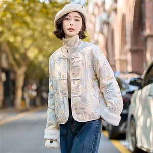 刺绣羽绒服女重工钉珠短外套2025冬新款轻薄绒盘扣上衣图片