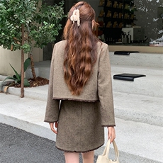 2024年秋季新款法式小香风高级感撞色半裙两件套，女装套装/套裙，心心服饰