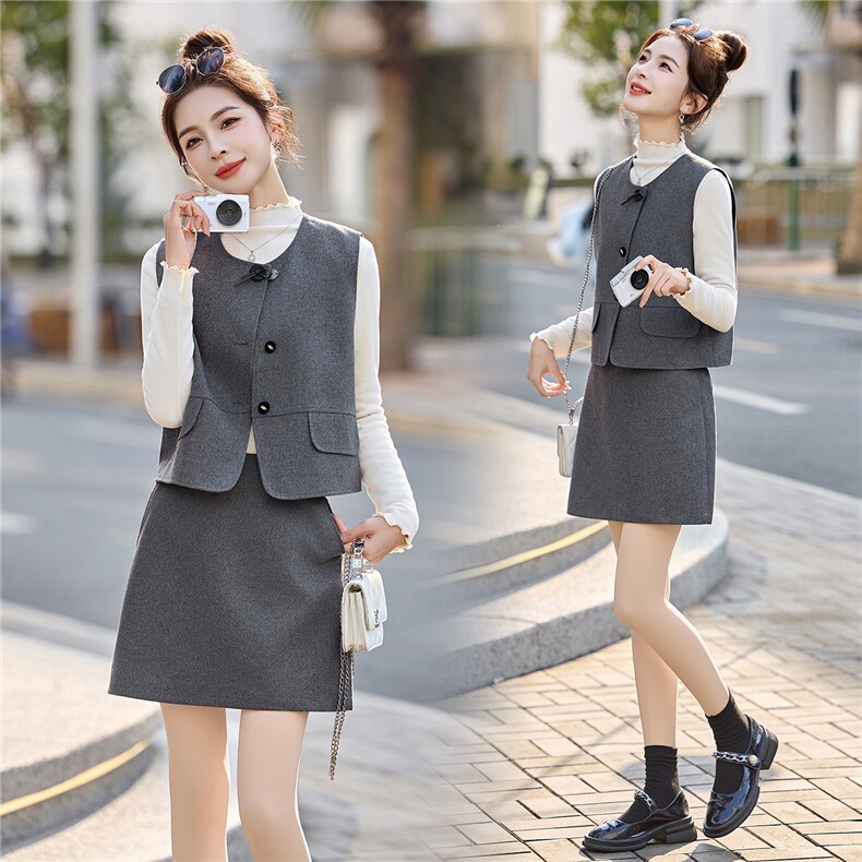 含羊毛套装2026新款女春季小个子富家千金打底衫马甲短裙三件套，女装套装/套裙，冬木谷雨