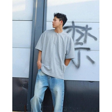 灰色