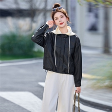 短外套女2026春秋新款时尚洋气减龄妈妈高级感连帽可脱卸夹克上衣，女装皮衣，潮流依族