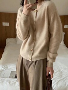 时尚百搭宽松短款针织开衫女早春秋系扣圆领毛衣外套羊毛上衣图片