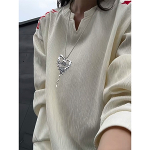 XZ809A/SYR04/特P24/控48    肌理感V领绣花人民万岁长袖T恤卫衣图片