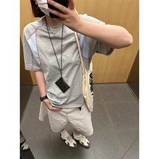 灰色